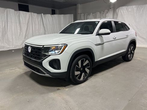 Used 2025 Volkswagen Atlas Cross Sport SE image 3