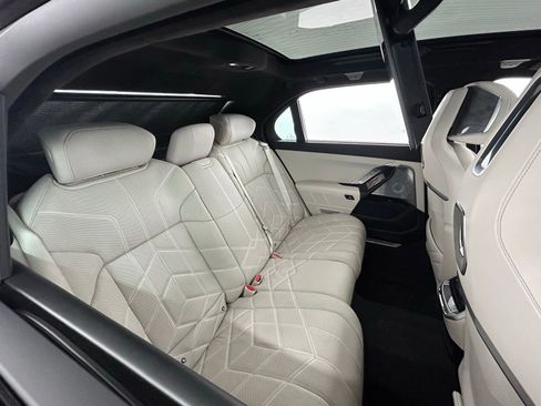 Used 2023 BMW 760i xDrive image 40