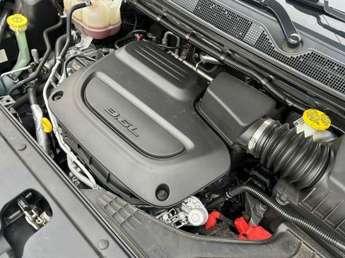 Used 2022 Chrysler Pacifica Touring-L image 30