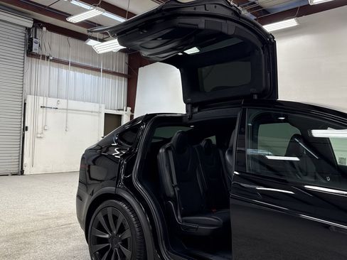 Used 2023 Tesla Model X Base image 25