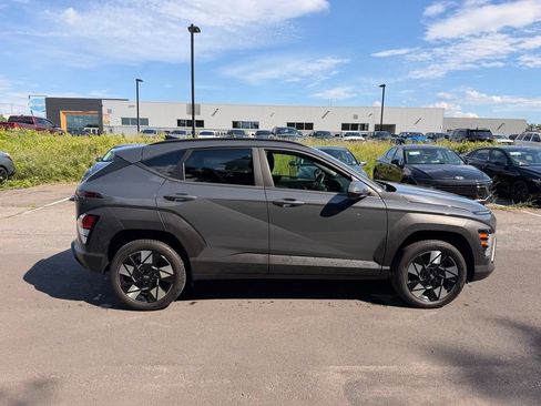 Used 2024 Hyundai Kona SEL AWD/4WD image 2