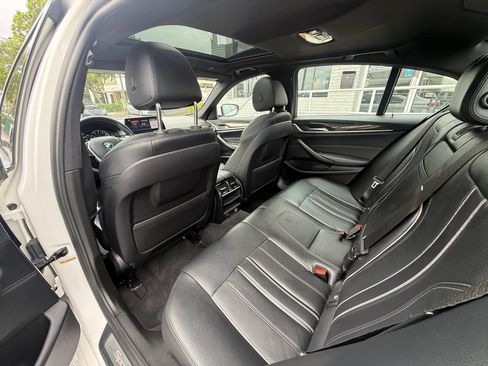 Used 2019 BMW 530i w/ Convenience Package RWD image 24