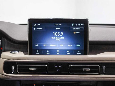 Used 2023 Lincoln Aviator Reserve w/ Equipment Group 201A image 9