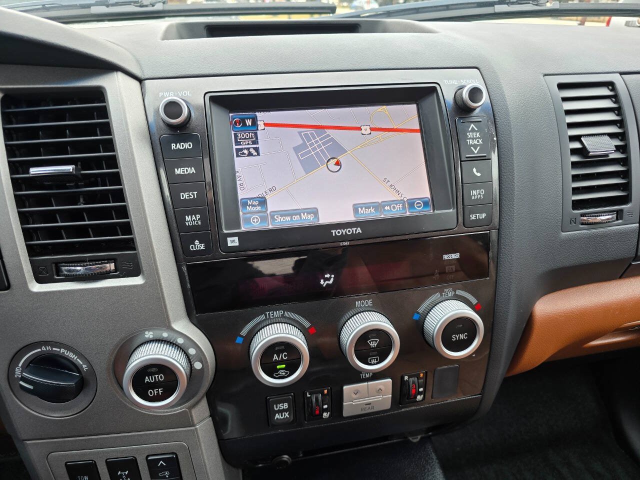 Used 2013 Toyota Sequoia Platinum AWD/4WD image 18