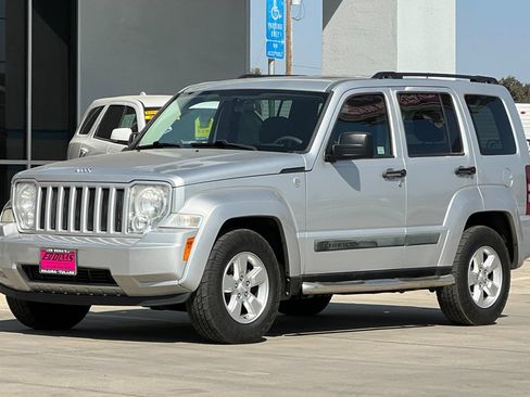 Used 2010 Jeep Liberty Sport w/ Popular Equipment Group AWD/4WD image 9
