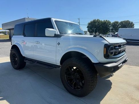 Used 2025 Ford Bronco Outer Banks AWD/4WD image 3