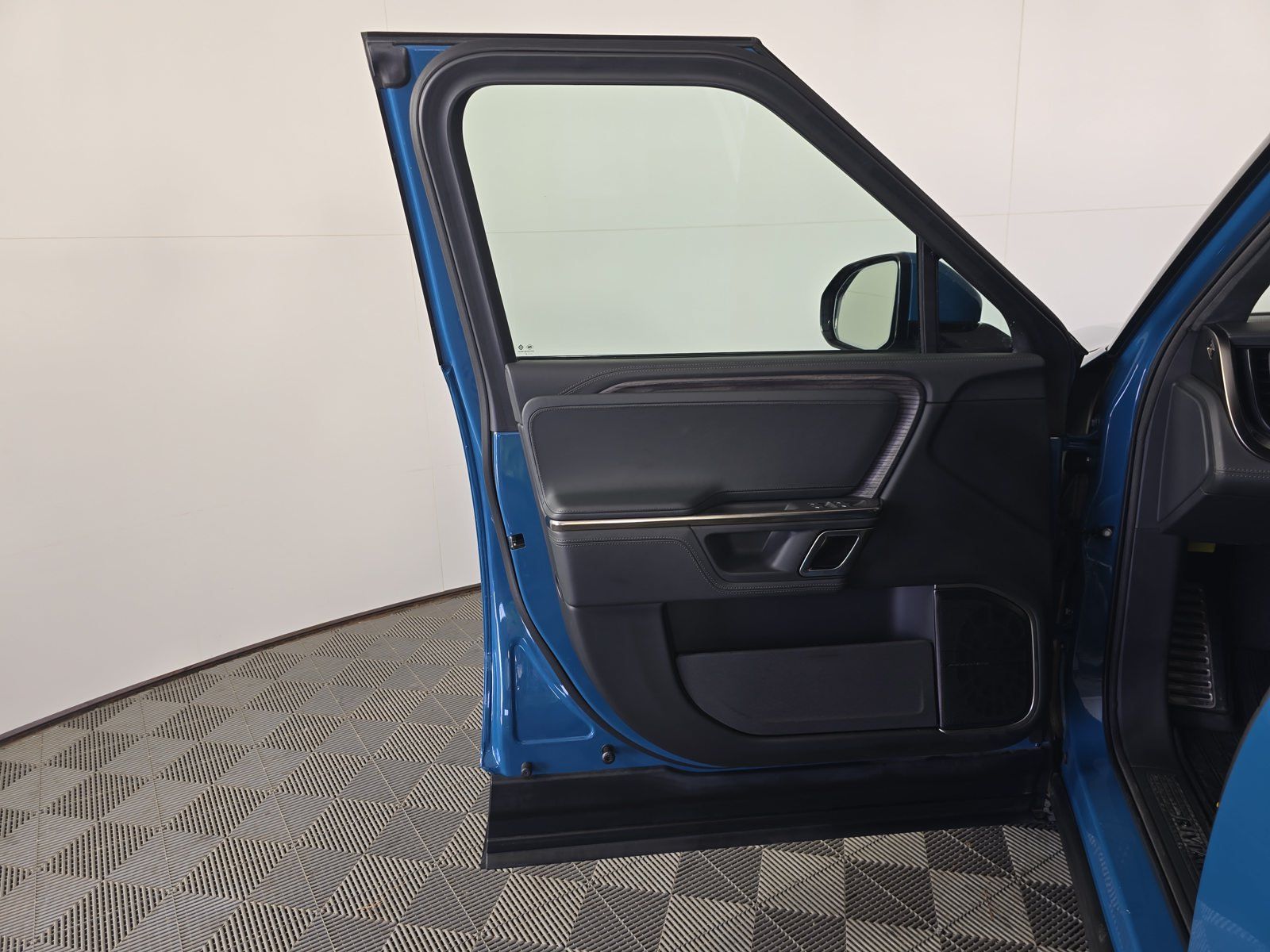 Used 2022 Rivian R1T Launch Edition AWD/4WD image 16