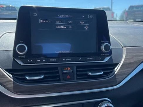 Used 2025 Nissan Altima 2.5 SV FWD image 40
