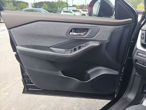 Used 2023 Nissan Rogue SV FWD image 30
