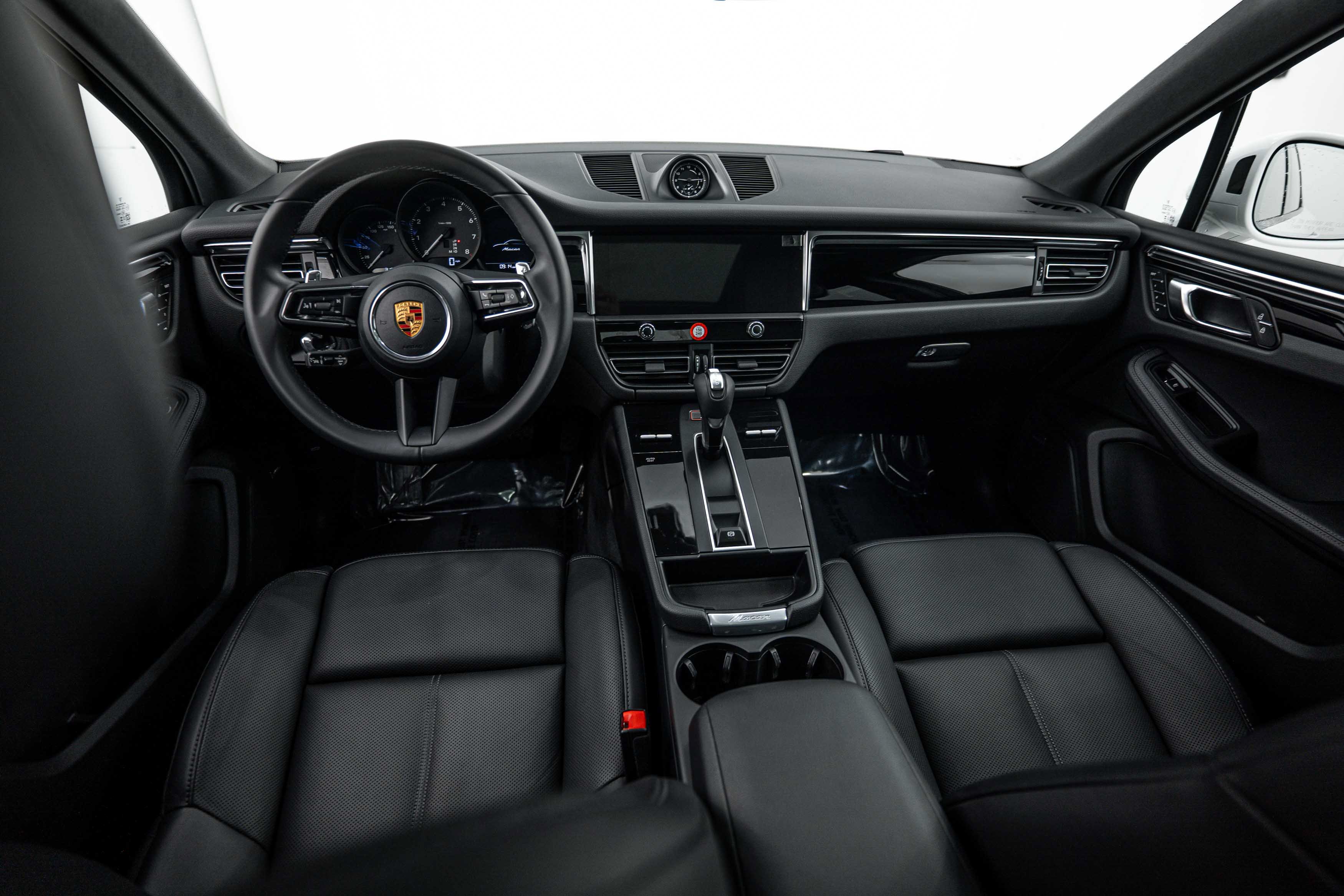 Certified 2026 Porsche Macan AWD/4WD image 22