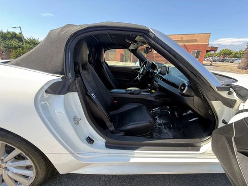 Used 2017 FIAT 124 Spider Lusso RWD image 17
