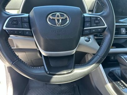 Used 2023 Toyota Highlander XLE