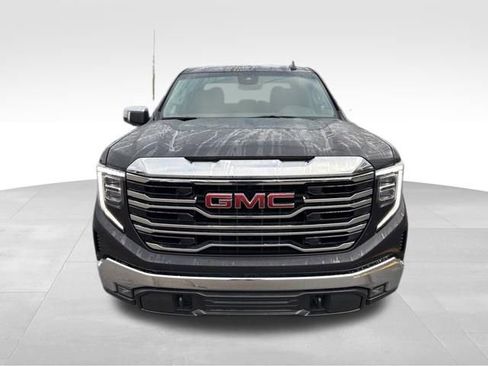 Used 2023 GMC Sierra 1500 SLT image 2
