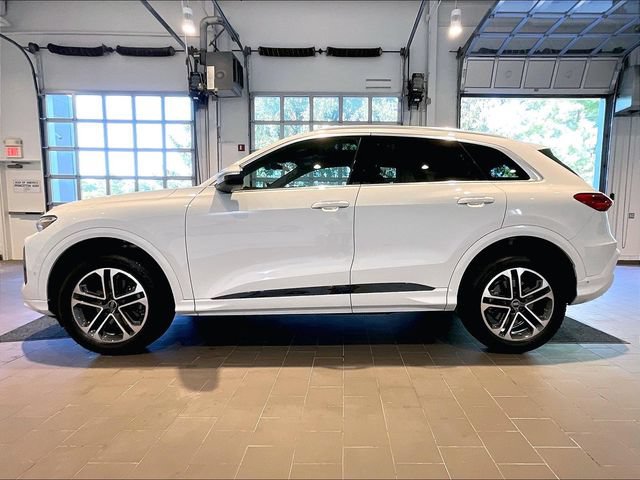 Used 2025 Audi Q5 Premium w/ 19" Wheel Package AWD/4WD image 3
