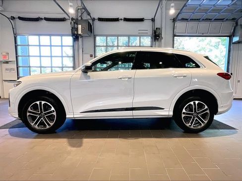 Used 2025 Audi Q5 Premium w/ 19" Wheel Package AWD/4WD image 3