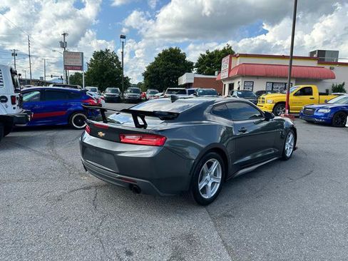 Used 2017 Chevrolet Camaro LT RWD image 5