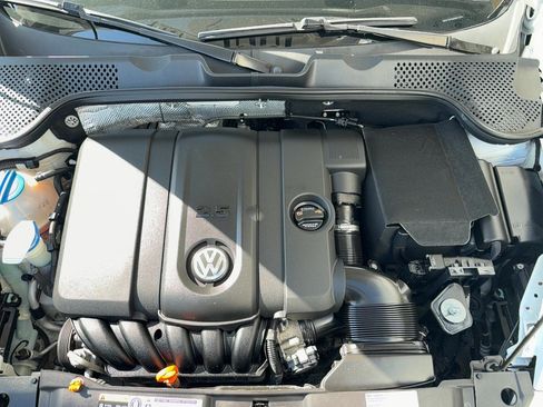 Used 2013 Volkswagen Beetle 2.5 FWD image 24