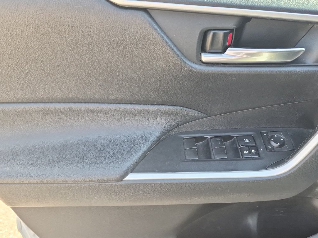 Used 2020 Toyota RAV4 XLE AWD/4WD image 11