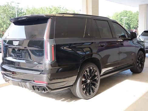 Used 2025 Cadillac Escalade V w/ LPO, ONYX Package AWD/4WD image 4