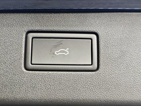 New 2025 Volkswagen Tiguan SE image 30