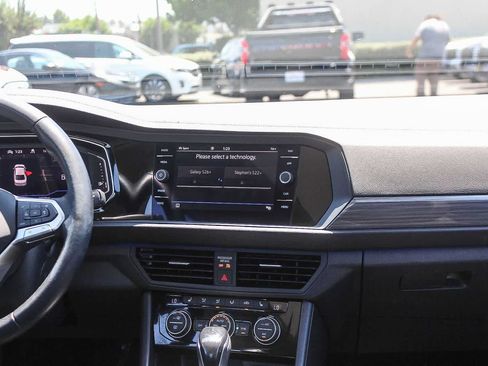 Used 2022 Volkswagen Jetta SEL FWD image 17