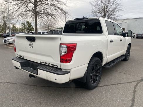 Used 2024 Nissan Titan SV w/ SV Convenience Package image 3