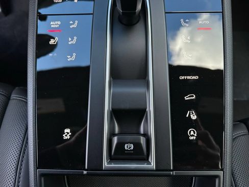 Certified 2026 Porsche Macan AWD/4WD image 28