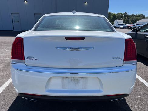 Used 2015 Chrysler 300 C AWD/4WD image 4