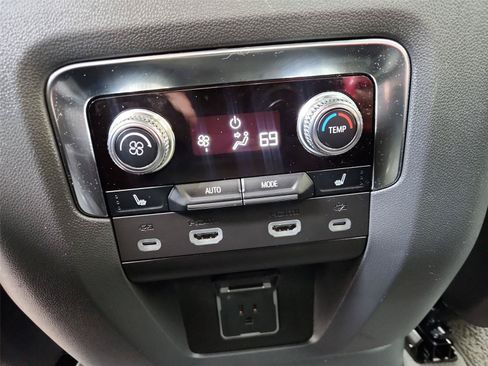 Used 2024 GMC Yukon Denali w/ Advanced Technology Package AWD/4WD image 22