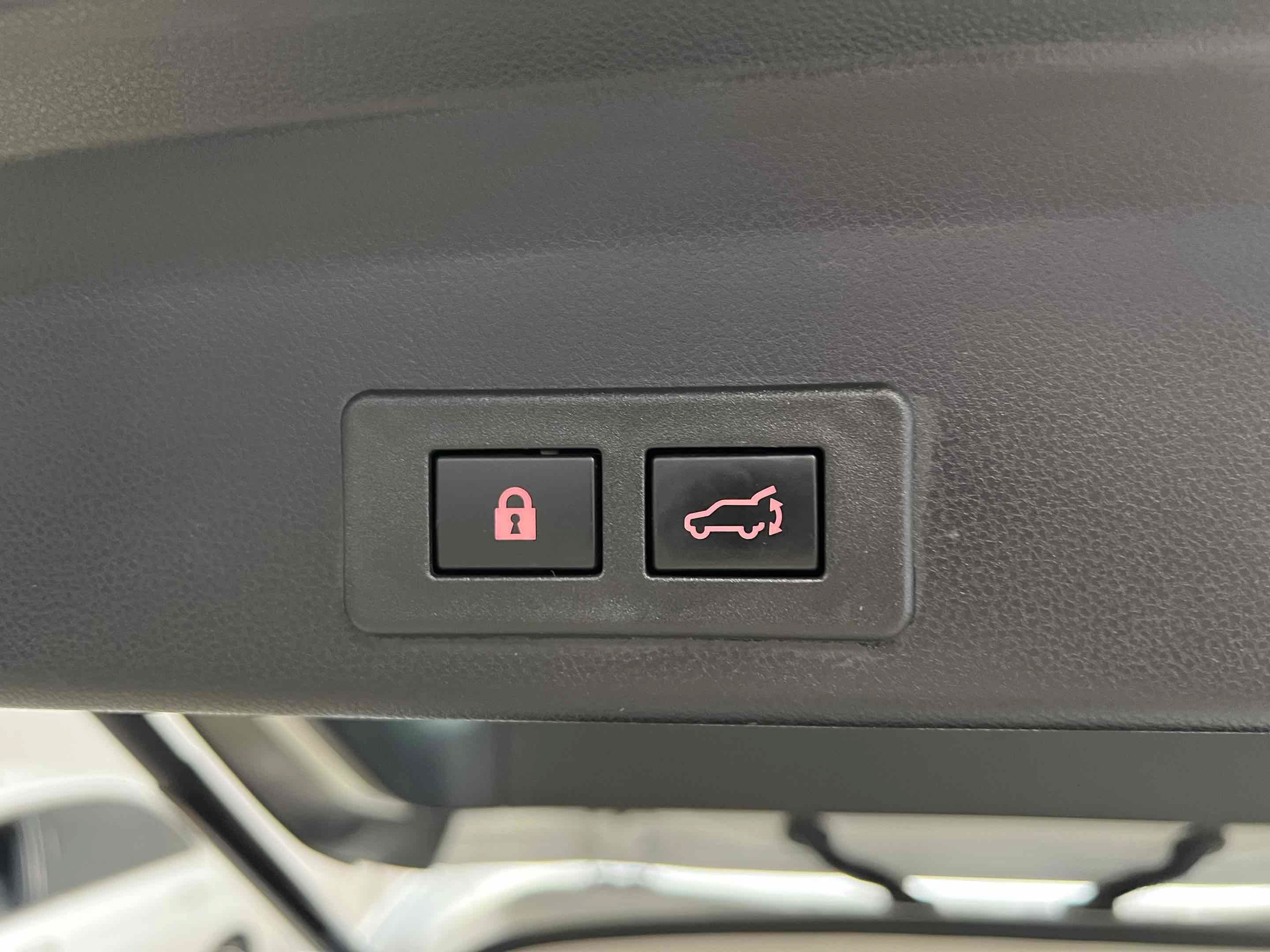 Used 2023 Subaru Ascent Limited w/ Technology Package AWD/4WD image 9