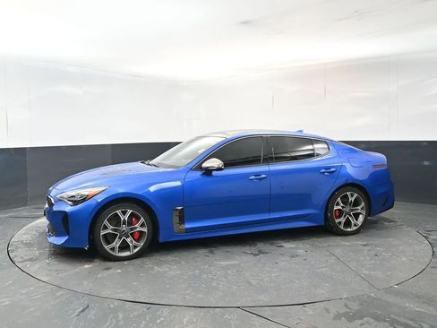 Used 2019 Kia Stinger GT2 image 2