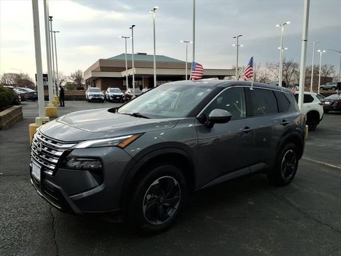 Used 2025 Nissan Rogue SV image 7