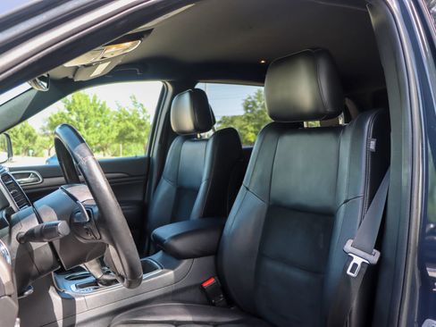 Used 2017 Jeep Grand Cherokee Altitude RWD image 14