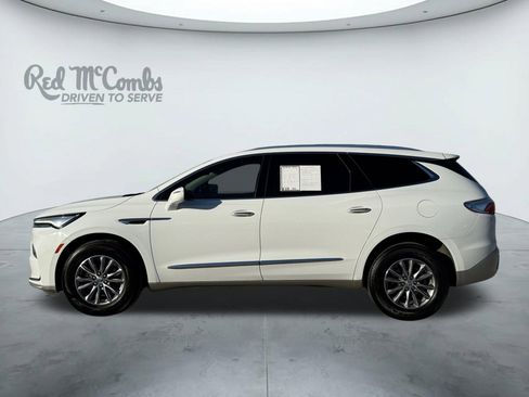 Used 2024 Buick Enclave Essence image 2