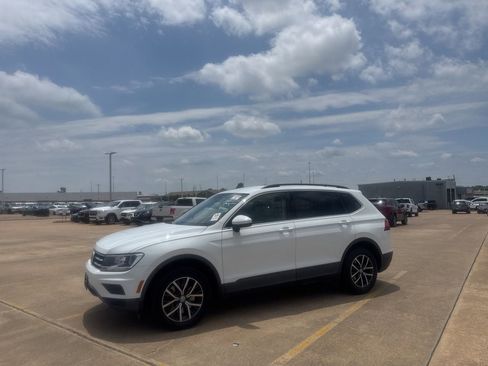Used 2019 Volkswagen Tiguan SE FWD image 11