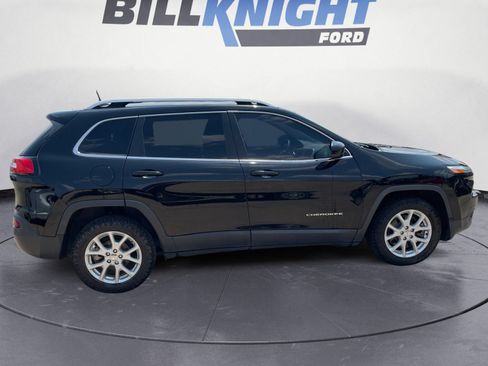 Used 2018 Jeep Cherokee Latitude Plus FWD image 6