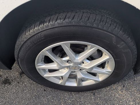 Used 2023 Chevrolet Equinox LT AWD/4WD image 17