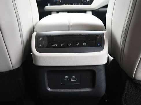 Used 2024 Nissan Pathfinder SL FWD image 16