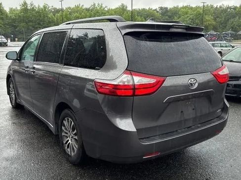 Used 2018 Toyota Sienna XLE w/ XLE Navigation Package FWD image 4