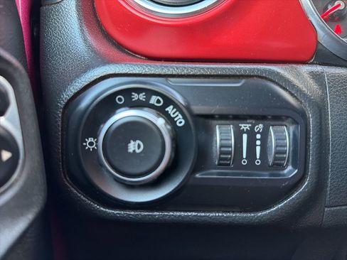 Used 2021 Jeep Wrangler Unlimited Rubicon image 18