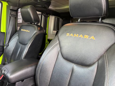 Used 2013 Jeep Wrangler Unlimited Sahara w/ Connectivity Group AWD/4WD image 16