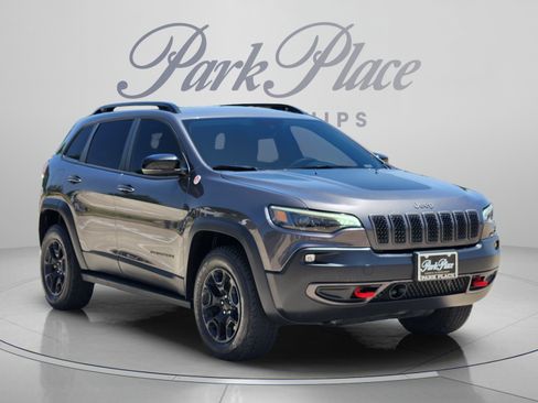 Used 2022 Jeep Cherokee Trailhawk w/ Sun, Sound & Nav Group AWD/4WD image 4