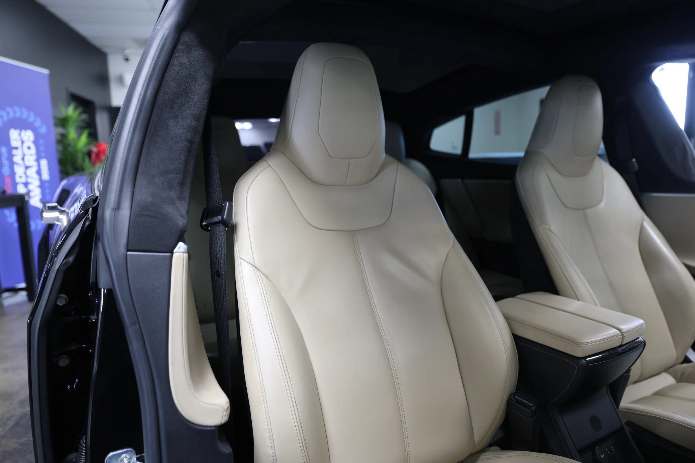 Used 2015 Tesla Model S 85 RWD image 37