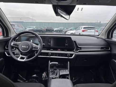 Used 2025 Kia Sportage LX image 32