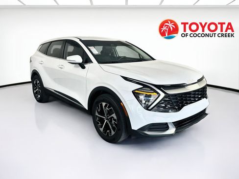 Used 2025 Kia Sportage EX FWD image 1