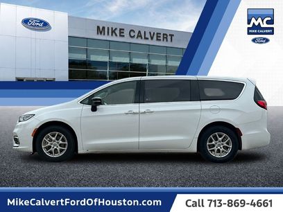 Used 2024 Chrysler Pacifica Touring-L