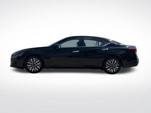 Used 2025 Nissan Altima 2.5 SV FWD image 5