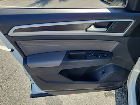 Certified 2023 Volkswagen Atlas SE w/ Black Wheel Package FWD image 15