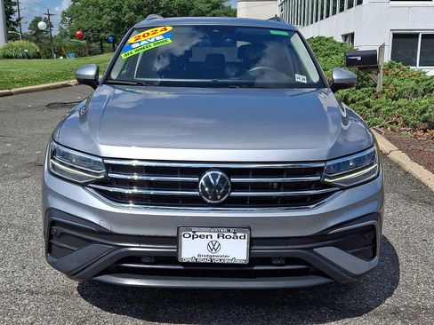 Certified 2024 Volkswagen Tiguan SE AWD/4WD image 2