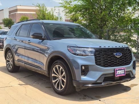Used 2025 Ford Explorer ST-Line RWD image 3